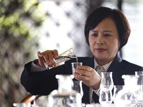 酱香型白酒“七轮次取酒”是怎么回事?|酱香白酒调酒师_醉臣酒业洞藏老酒 酱香型白酒“七轮次取酒”是怎么回事?|酱香白酒调酒师_醉臣酒业洞藏老酒